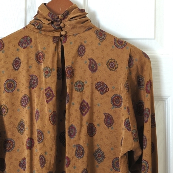 Anne Klein 80's Vintage Silky Paisley Printed Pleated Turtleneck Blouse Brown SP - Picture 11 of 13